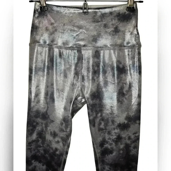 Beyond Yoga Tie Dye High Waisted Shine On Midi Legging Gray Foil XS - Picture 3 of 12